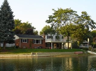 6698 Emerald Lake Dr, Troy, MI 48085