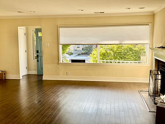3rd image of 1528 York Ave