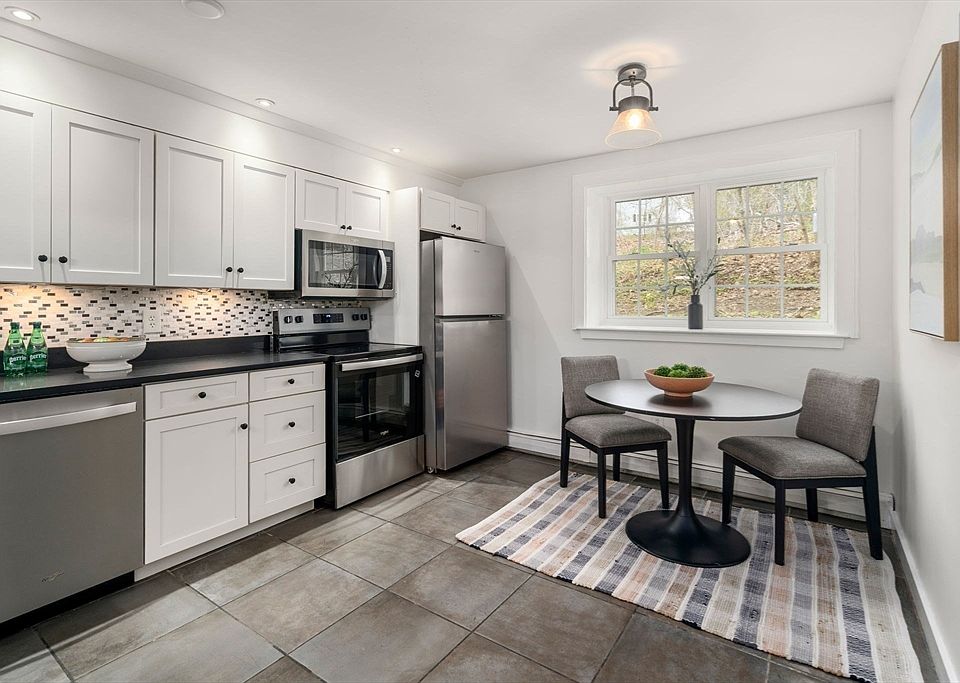 1st image of 10 Chapel Hill Dr APT 3