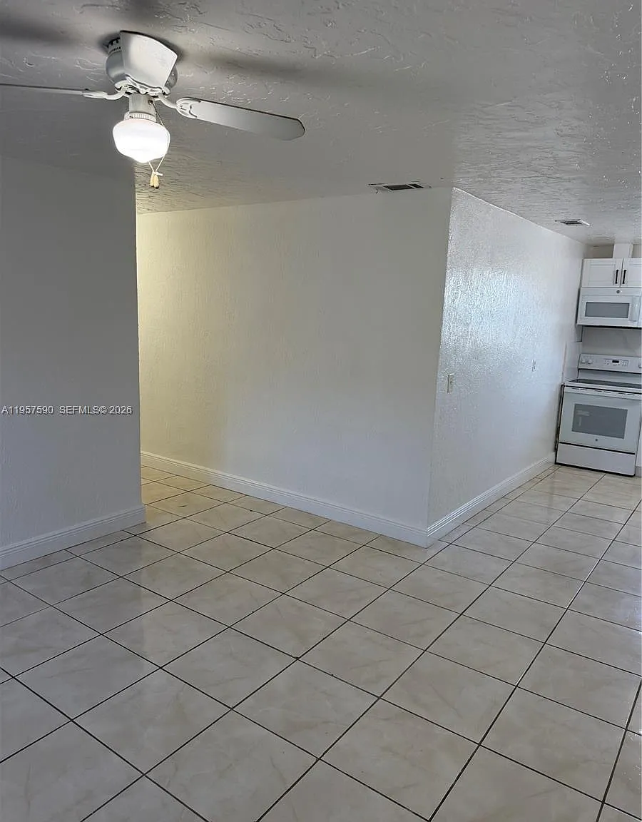 3 bed, 2.0 bath, $3,000 — Photo 2