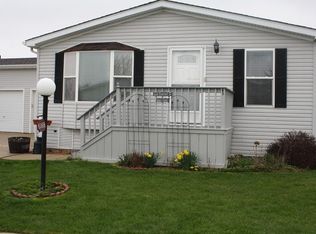 636 Bluebird Cir #B, Sandwich, IL 60548