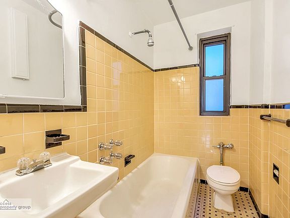 5th image of 251 Seaman Ave APT 2L