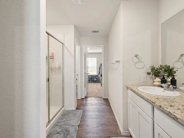 20523 Lorena Xing — Photo 10