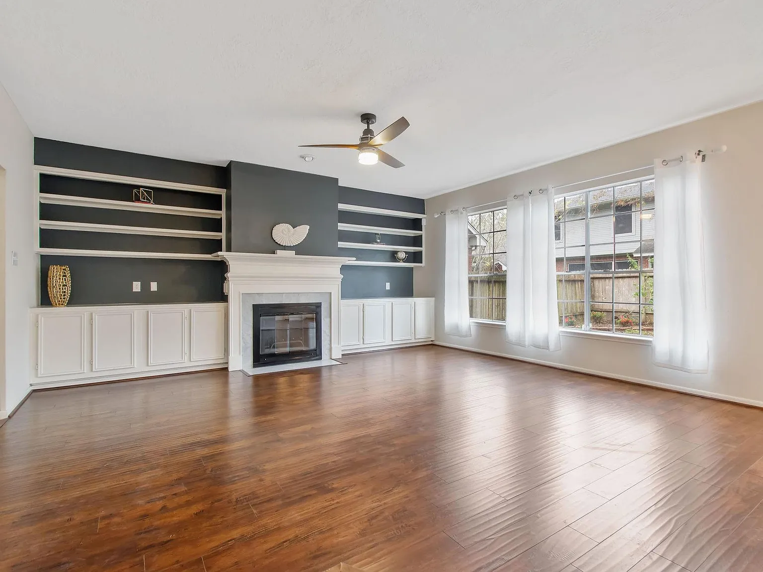 4 bed, 2.5 bath, 2604 sqft, $2,399 — Photo 3