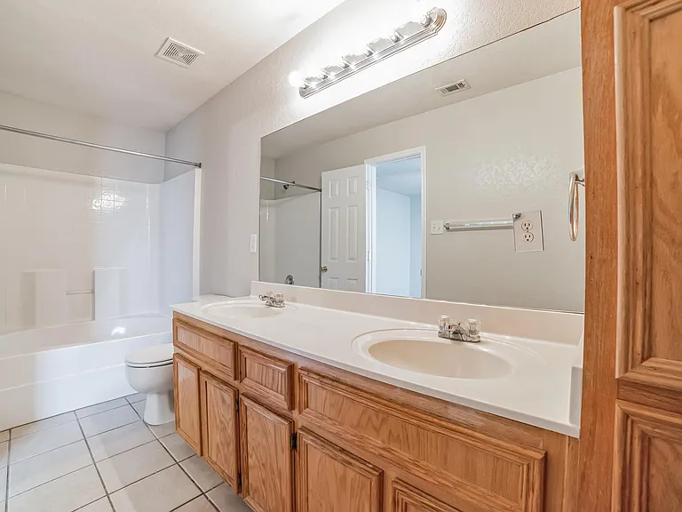319 Cedar Ridge Dr #B — Photo 21