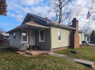 1102 Grayson St, Benton, IL 62812