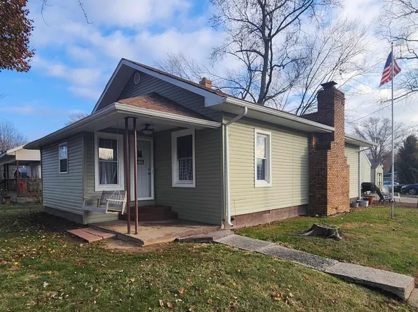 1102 Grayson St, Benton, IL 62812