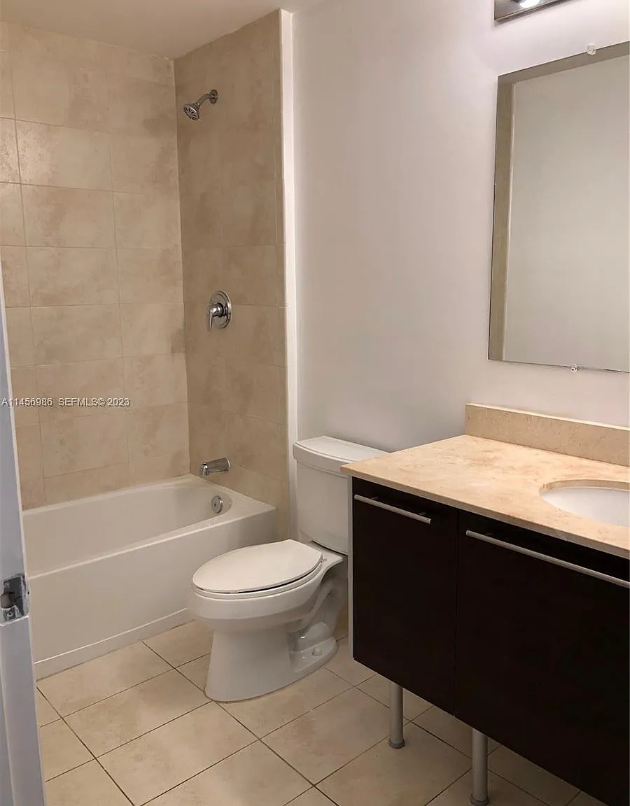 Studio, 594 sqft, $2,200 — Photo 4