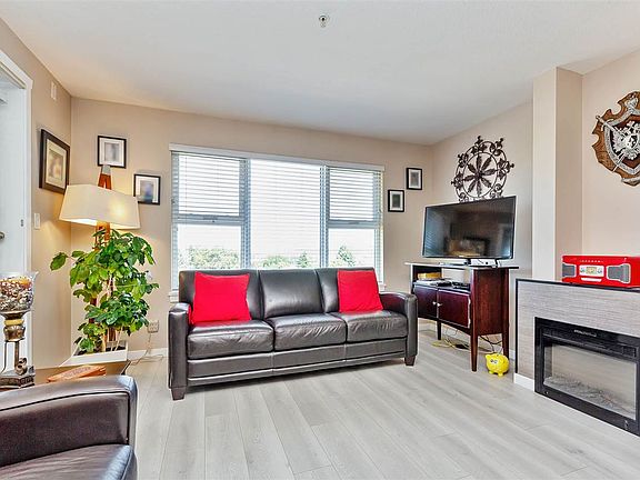 2nd image of 415 E Columbia St #501