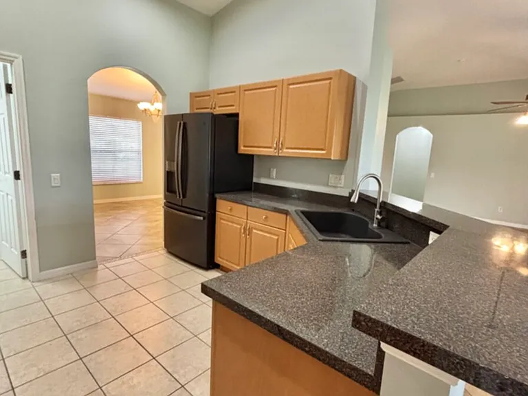 1405 Trafalgar Pkwy — Photo 18