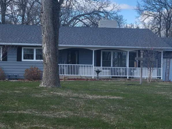 511 Woodland Dr, Fergus Falls, MN 56537