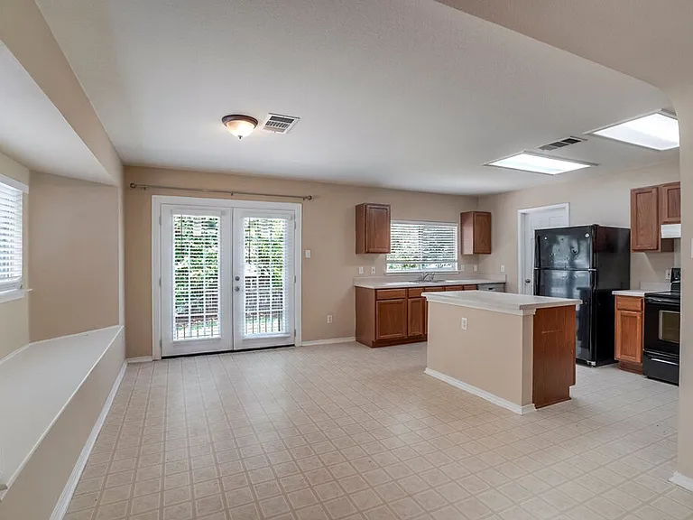 2101 Deer Creek Trl — Photo 6