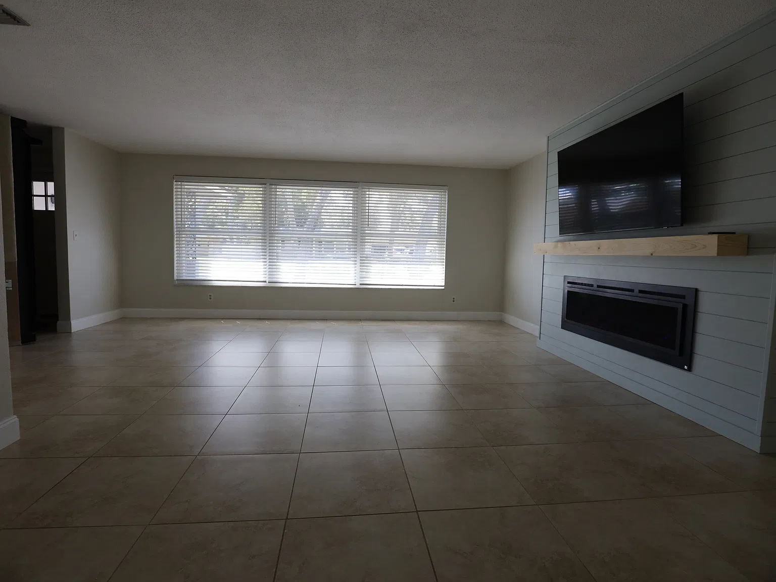 3 bed, 1430 sqft, $2,200 — Photo 2