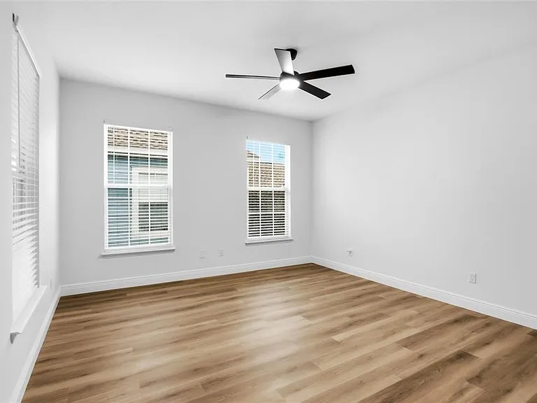 912 Waterside Dr — Photo 37