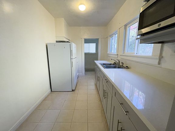 5th image of 4019 Marathon St #4019