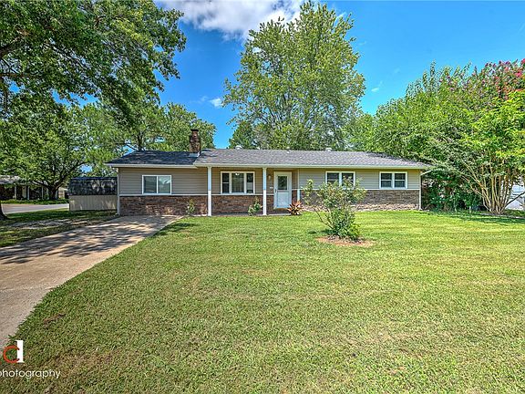 2nd image of 1321 Acorn Dr