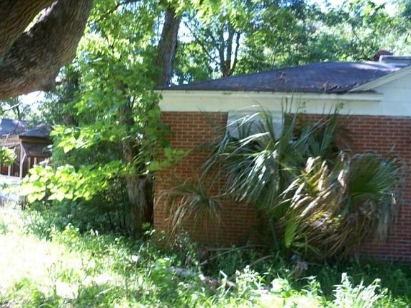 3rd image of 8006 Lexington Dr