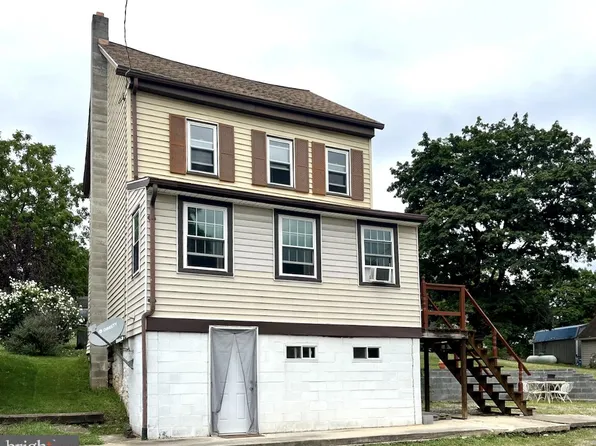 209 E Water St, Landisburg, PA 17040
