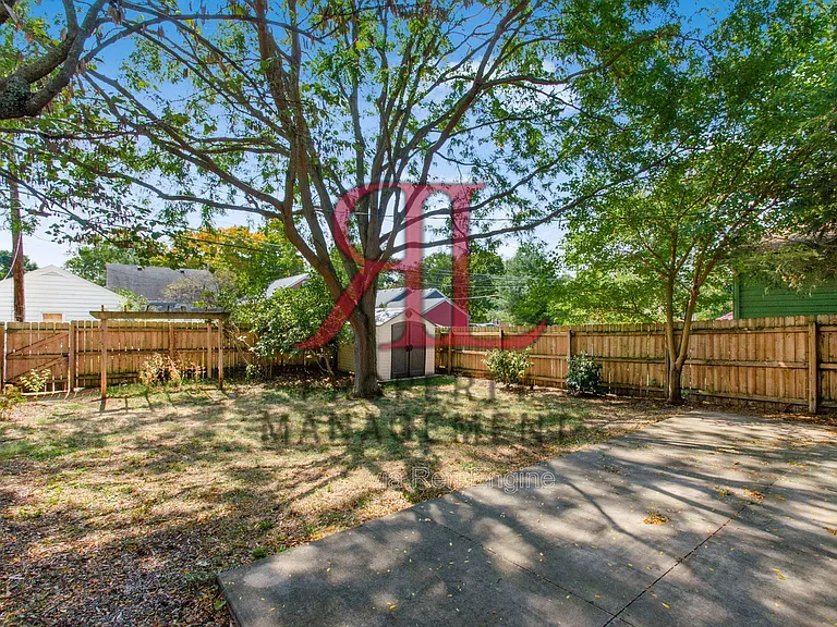 317 E Royal Forest Blvd — Photo 27
