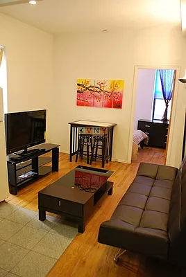 Rented by KVNY Soho | media 52