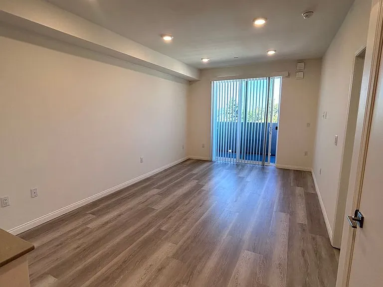 V on Victory Apartments — Photo 6