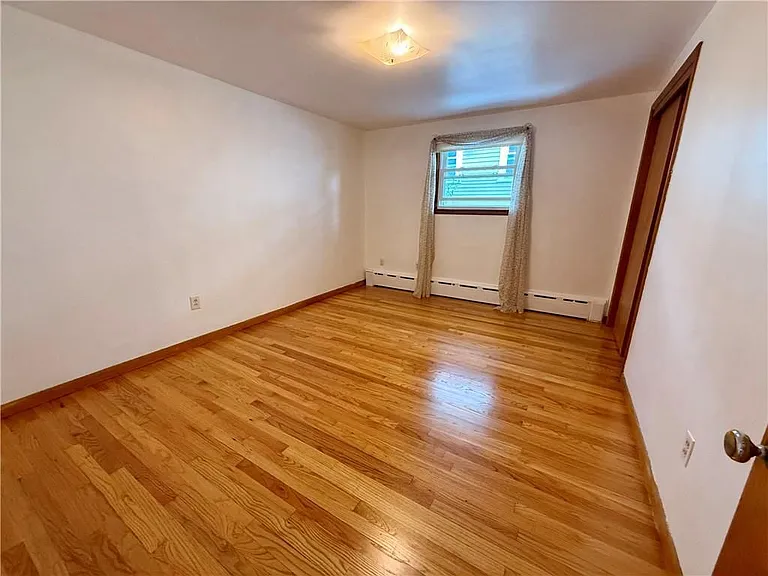 25 Thurston Ave — Photo 4
