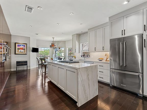 3rd image of 907 Grand Oaks Cir