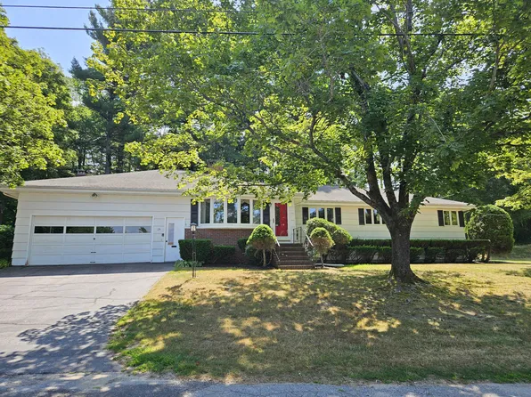 15 Pineland Street, Lewiston, ME 04240