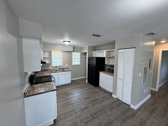 5th image of 927 33rd Ave W