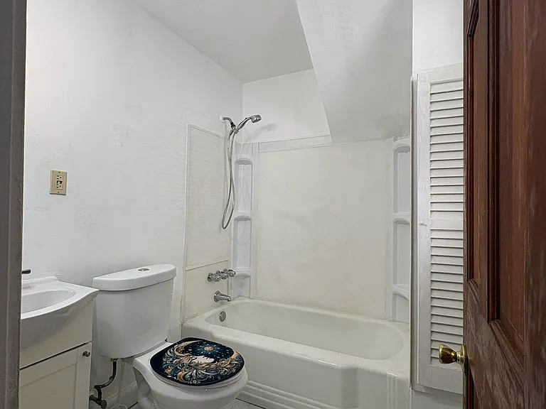 345 Norton St #1 — Photo 10