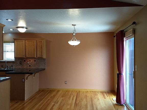 Dining on hardwood