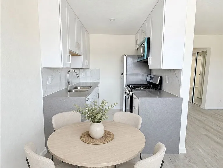 3250 Andrita St #7 — Photo 2