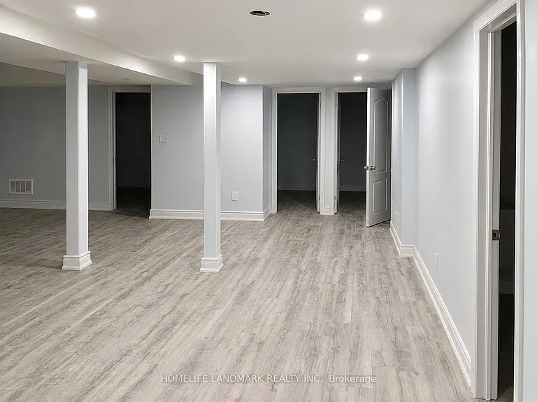 24 Oranmore Cres — Photo 2