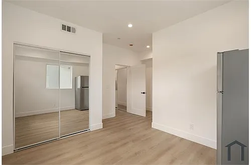 1571 Ricardo St Photo 1