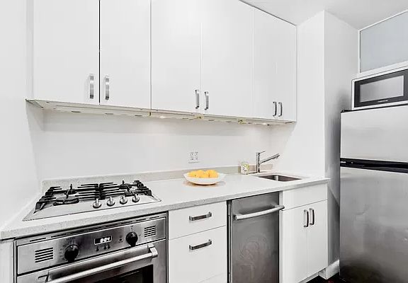 4th image of 250 W 15th St APT 3A