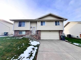 5633 S 82nd St, Lincoln, NE 68516