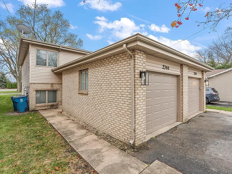 2744 Hart Rd — Photo 1