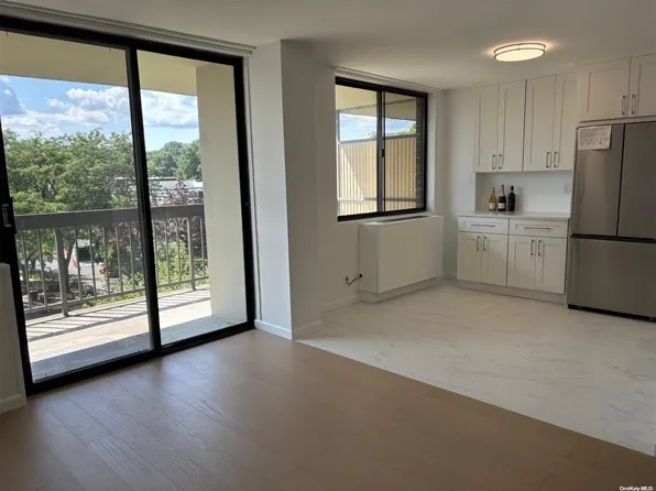 2 Bay Club Drive #4U, Bayside, NY 11360