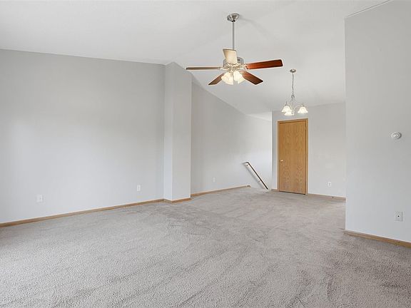 3rd image of 155 Parkview Ct