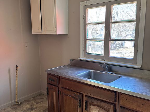 Kitchen appliances provided