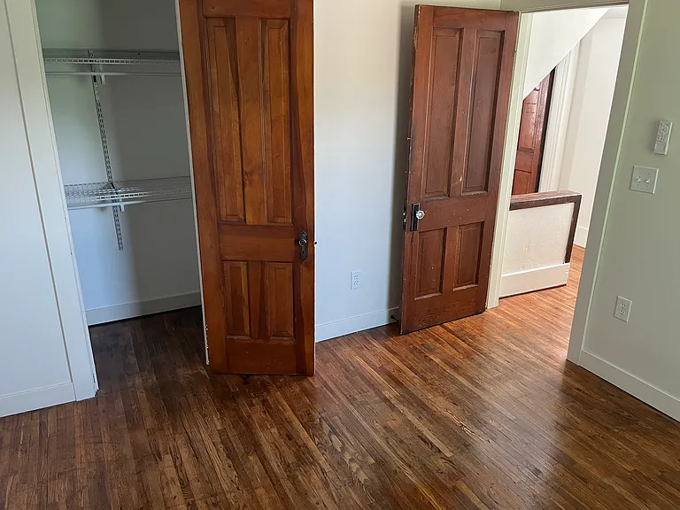 718 Walsh St — Photo 10