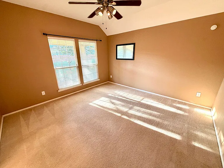 1413 Lacewing Dr — Photo 2