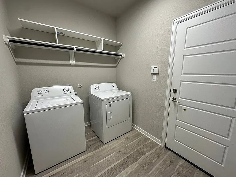 441 Saturnia Dr — Photo 38
