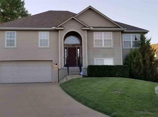 711 NW Baytree Cir, Grain Valley, MO 64029