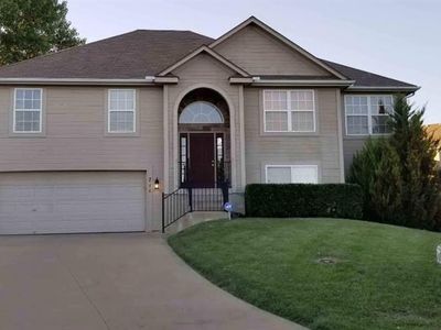 711 NW Baytree Cir, Grain Valley, MO, 64029