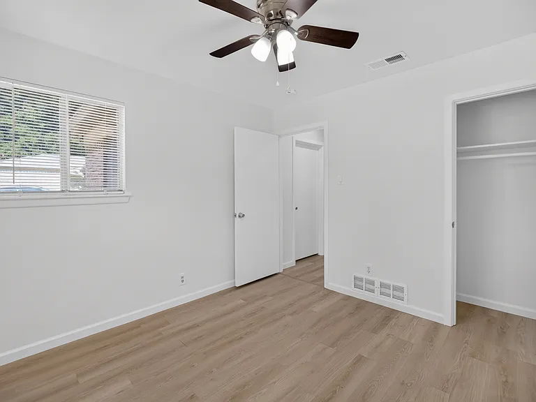 2210 Sycamore Dr — Photo 14