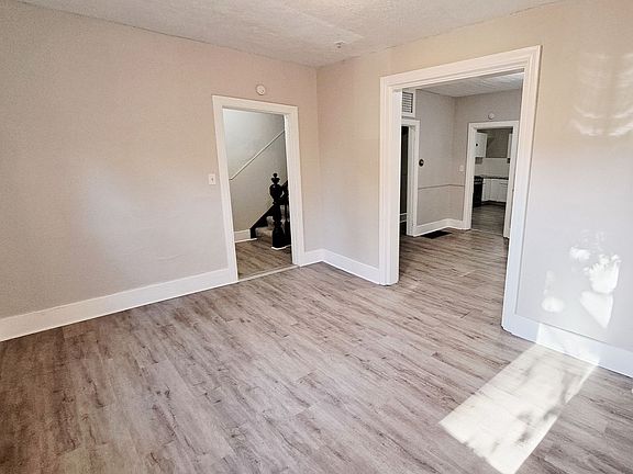 5th image of 72 Argyle Ave