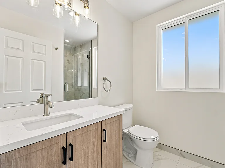 19008 Hartland St #913S38 — Photo 13