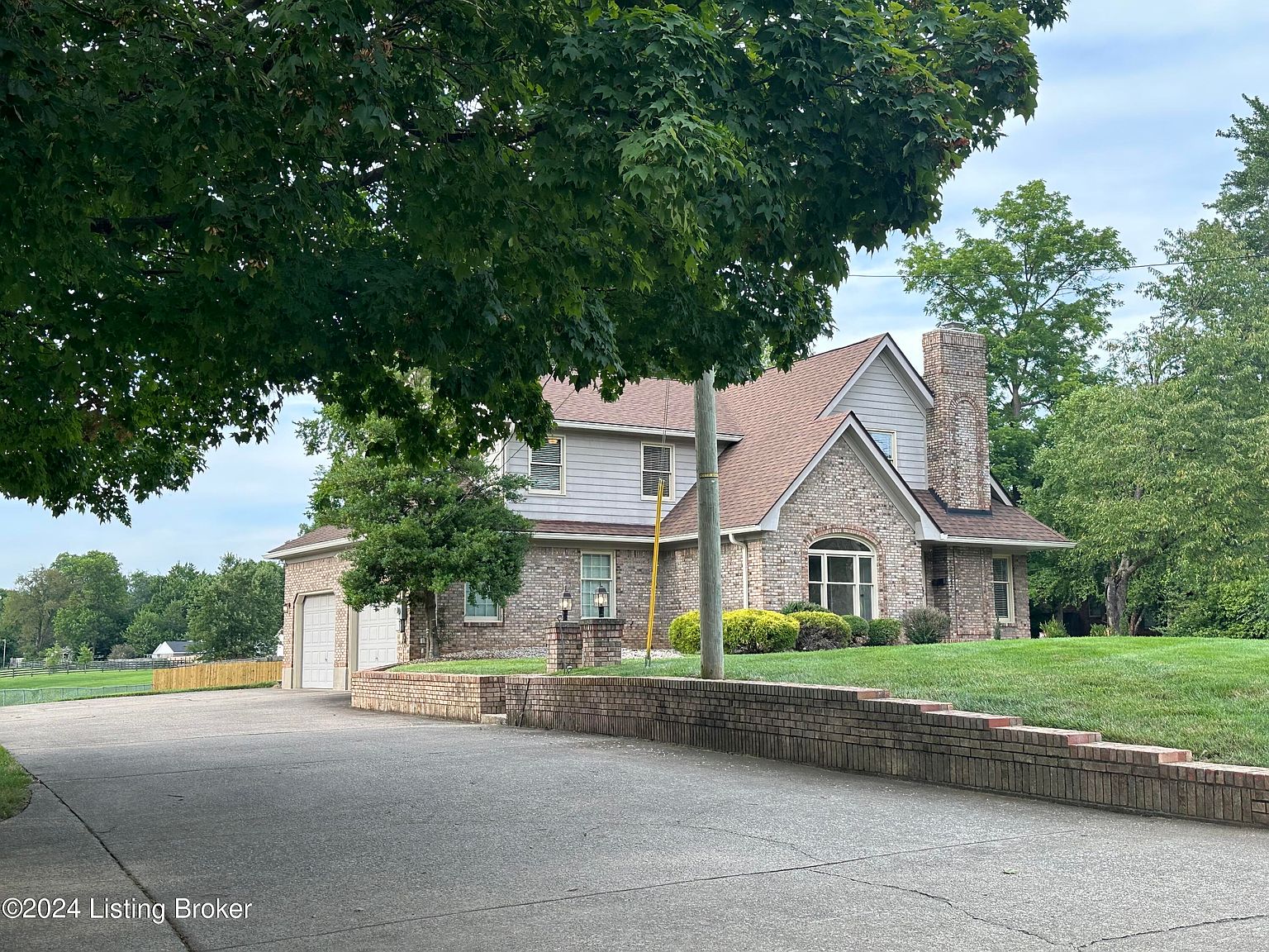 2317 Upper Hunters Trce, Louisville, KY 40216 MLS 1665763 Zillow