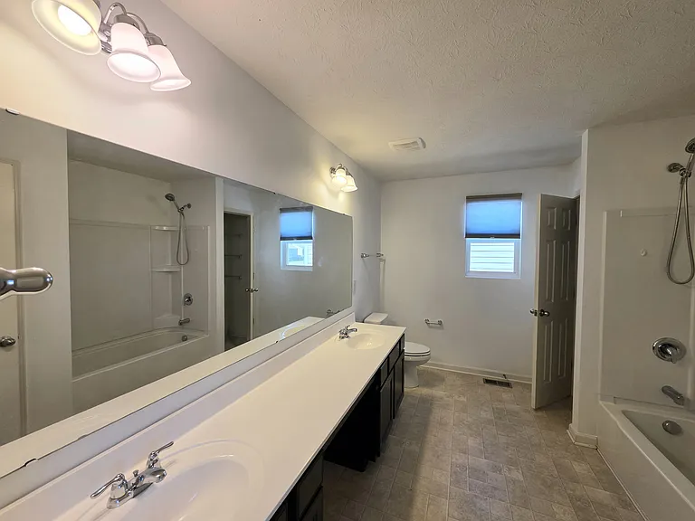 2393 Shadow Bend Dr — Photo 4